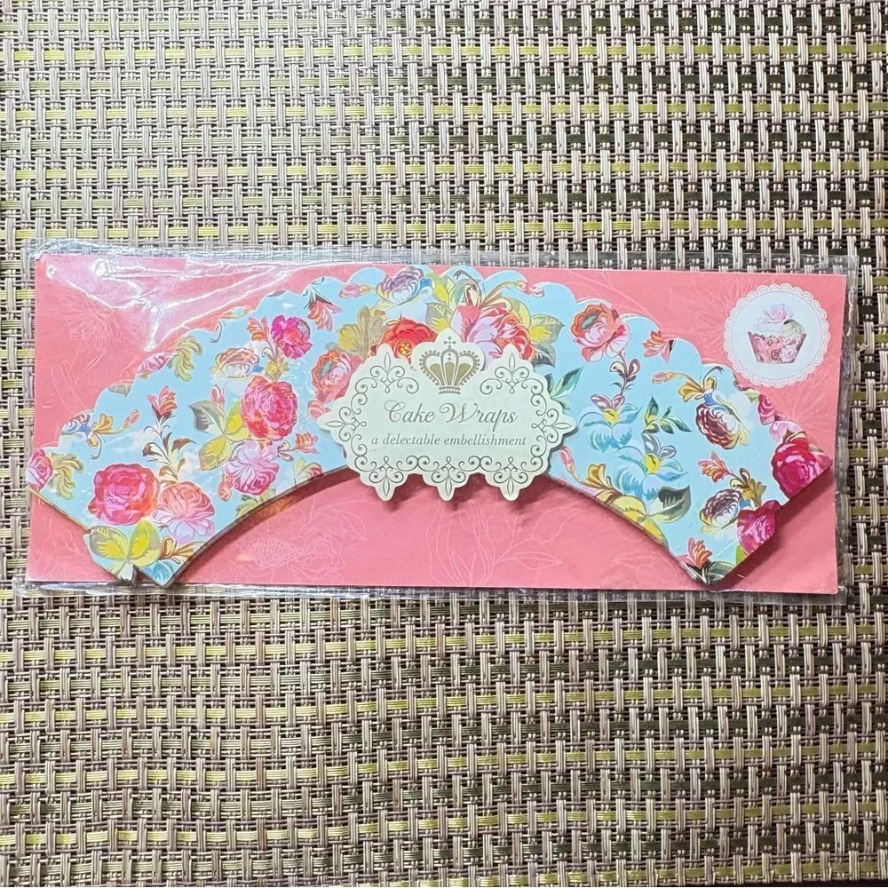 Cupcake Wraps set of 24, 8each of 3 different designs New in package
